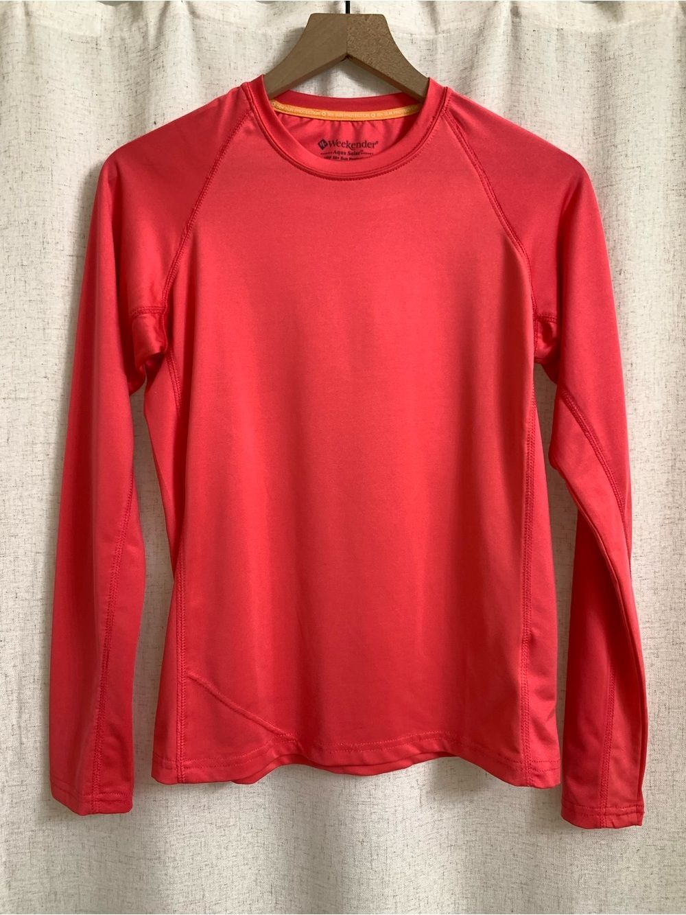 Weekenders UPF50+ Aqua solar Women Long Sleeve Performance Tee in Coral Red Larg